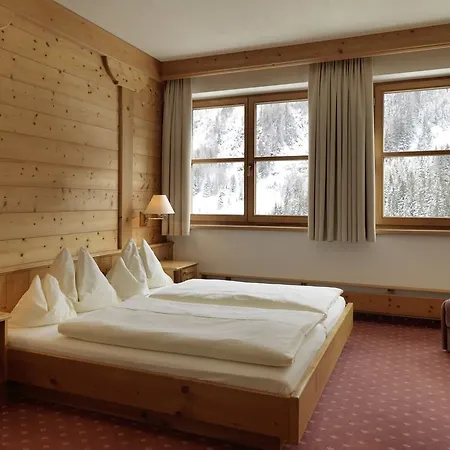 Heart Grischuna Hotel 4*