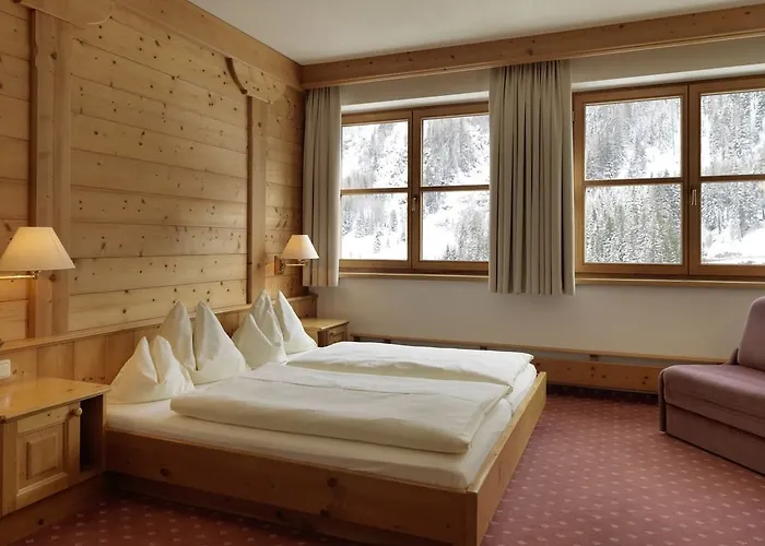 Heart Grischuna מלון 4*