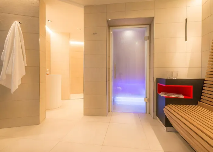 מלון Heart Grischuna 4*